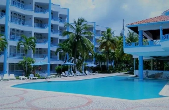 Hotel Costa Larimar piscina barahona